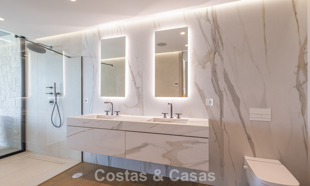 Villa de luxe contemporaine d'exception en première ligne de plage à vendre à San Pedro, Marbella 803698