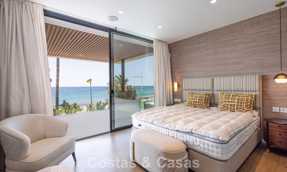 Villa de luxe contemporaine d'exception en première ligne de plage à vendre à San Pedro, Marbella 803699
