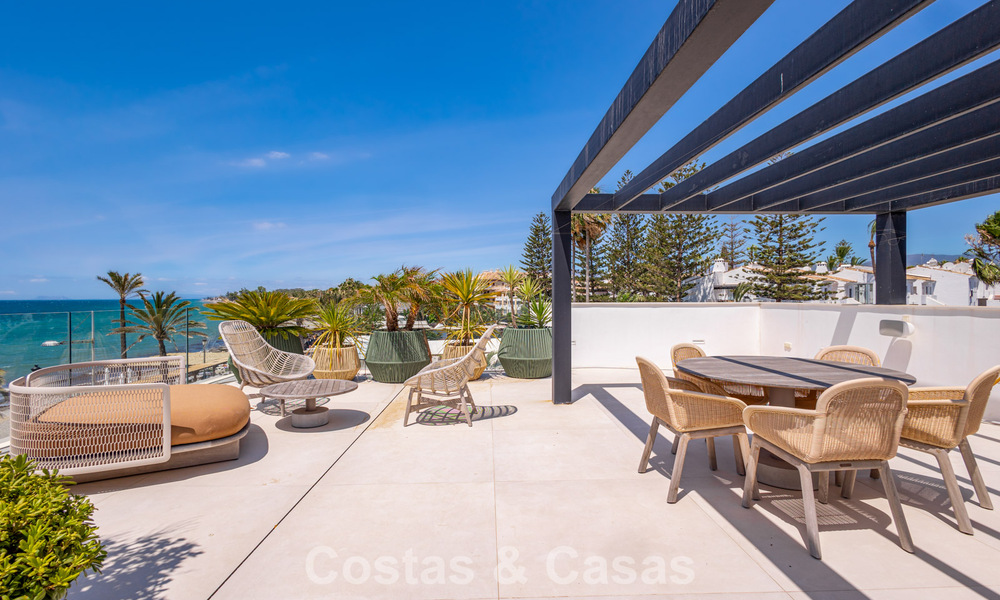 Villa de luxe contemporaine d'exception en première ligne de plage à vendre à San Pedro, Marbella 803702