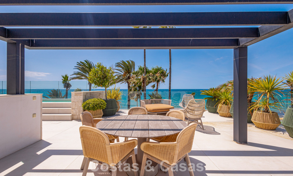 Villa de luxe contemporaine d'exception en première ligne de plage à vendre à San Pedro, Marbella 803704