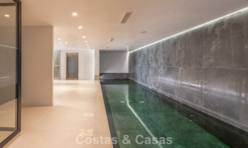 Villa de luxe contemporaine d'exception en première ligne de plage à vendre à San Pedro, Marbella 803705