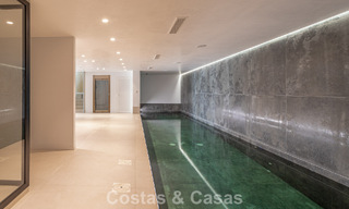 Villa de luxe contemporaine d'exception en première ligne de plage à vendre à San Pedro, Marbella 803705 