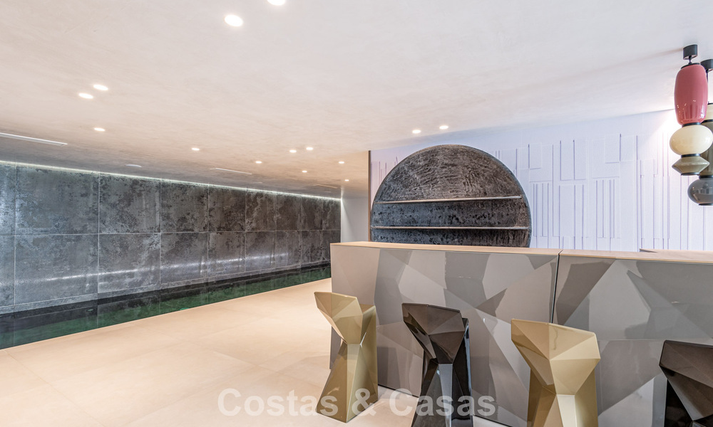 Villa de luxe contemporaine d'exception en première ligne de plage à vendre à San Pedro, Marbella 803707