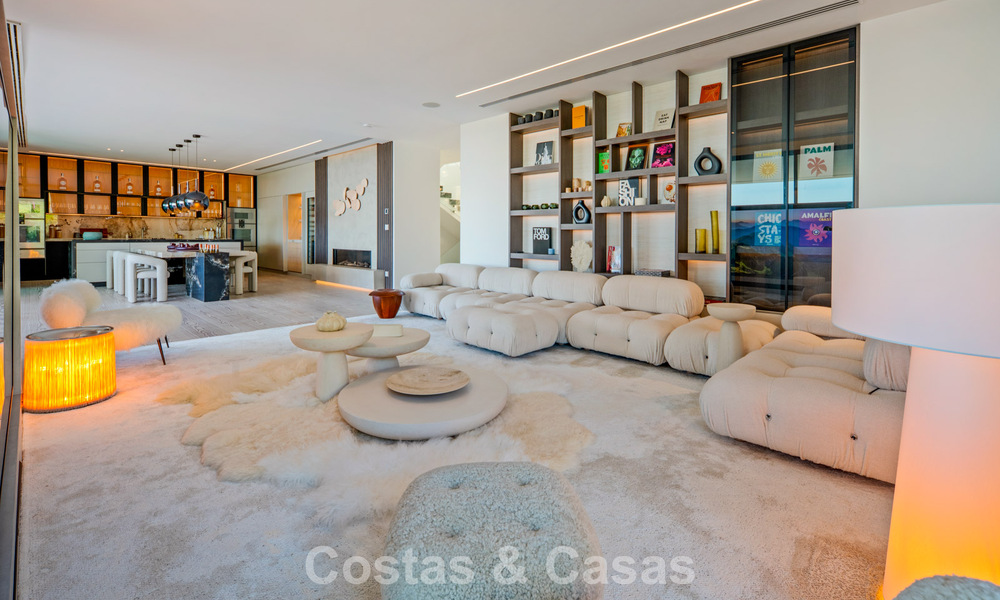 Villa de luxe d'exception avec vue sur la mer à vendre dans une résidence sécurisée à La Quinta, Marbella - Benahavís 803709