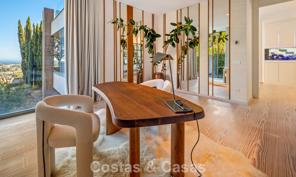 Villa de luxe d'exception avec vue sur la mer à vendre dans une résidence sécurisée à La Quinta, Marbella - Benahavís 803711