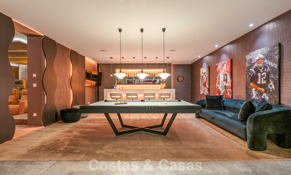 Villa de luxe d'exception avec vue sur la mer à vendre dans une résidence sécurisée à La Quinta, Marbella - Benahavís 803715