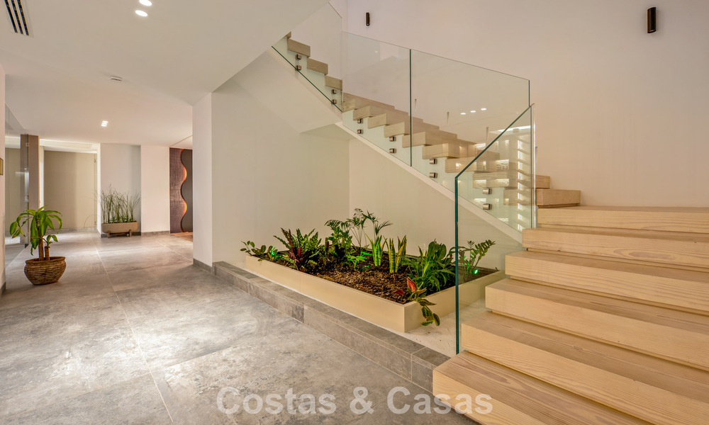 Villa de luxe d'exception avec vue sur la mer à vendre dans une résidence sécurisée à La Quinta, Marbella - Benahavís 803719