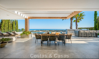 Villa de luxe d'exception avec vue sur la mer à vendre dans une résidence sécurisée à La Quinta, Marbella - Benahavís 803722 