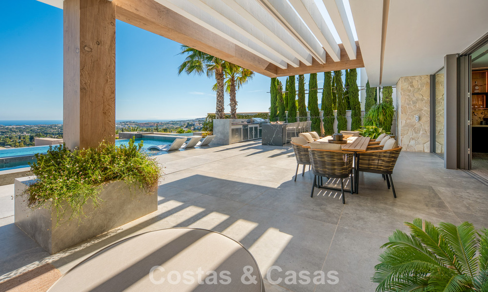 Villa de luxe d'exception avec vue sur la mer à vendre dans une résidence sécurisée à La Quinta, Marbella - Benahavís 803725