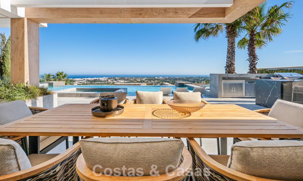 Villa de luxe d'exception avec vue sur la mer à vendre dans une résidence sécurisée à La Quinta, Marbella - Benahavís 803730