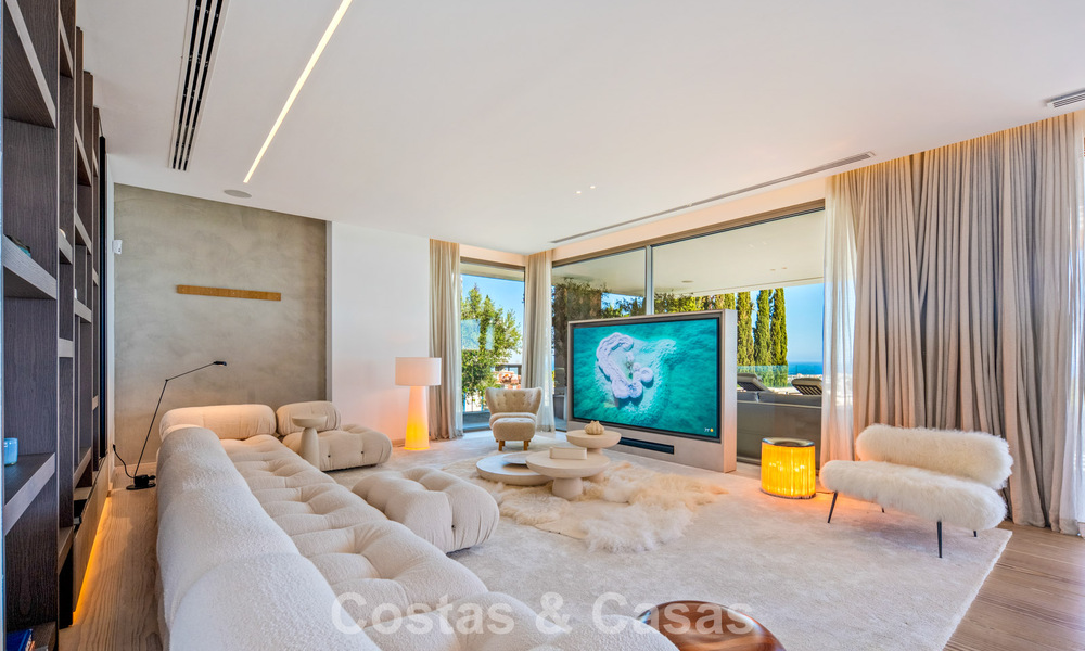 Villa de luxe d'exception avec vue sur la mer à vendre dans une résidence sécurisée à La Quinta, Marbella - Benahavís 803733
