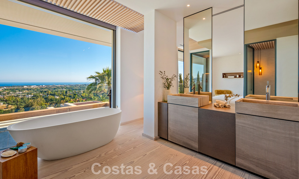Villa de luxe d'exception avec vue sur la mer à vendre dans une résidence sécurisée à La Quinta, Marbella - Benahavís 803739