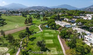 Maison de style andalou moderne à vendre dans une résidence très recherchée, en première ligne du golf d'Aloha, Nueva Andalucía, Marbella 803751 