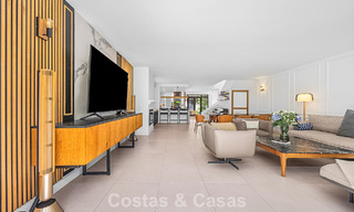Maison de style andalou moderne à vendre dans une résidence très recherchée, en première ligne du golf d'Aloha, Nueva Andalucía, Marbella 803761 