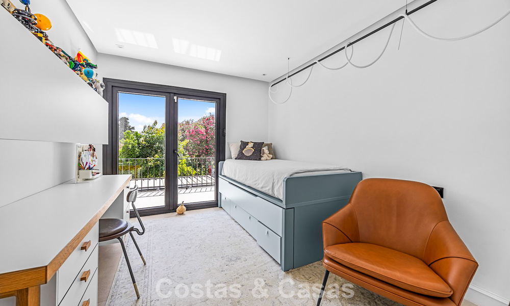 Maison de style andalou moderne à vendre dans une résidence très recherchée, en première ligne du golf d'Aloha, Nueva Andalucía, Marbella 803762