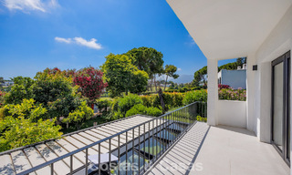 Maison de style andalou moderne à vendre dans une résidence très recherchée, en première ligne du golf d'Aloha, Nueva Andalucía, Marbella 803763 