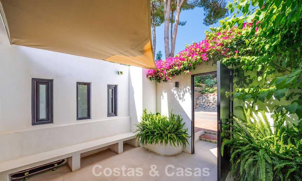 Maison de style andalou moderne à vendre dans une résidence très recherchée, en première ligne du golf d'Aloha, Nueva Andalucía, Marbella 803767