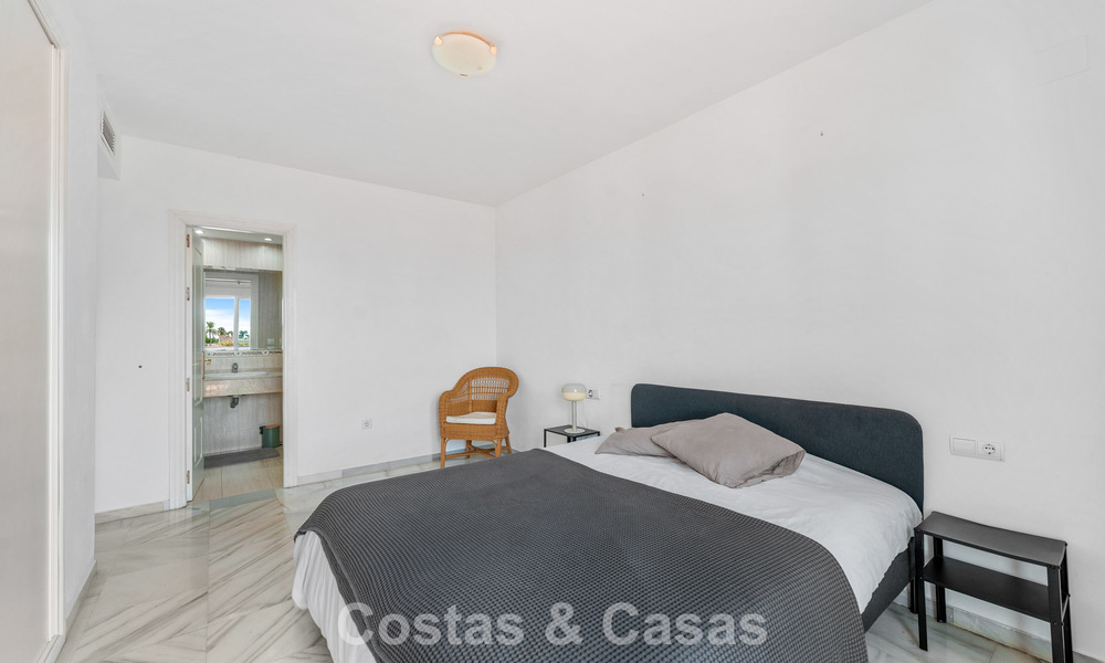 Spacieux appartement à vendre à distance de marche de la plage et de Puerto Banús, Marbella 803942