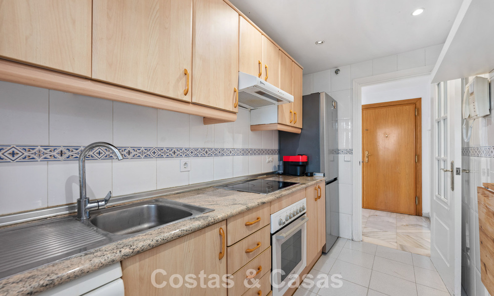 Spacieux appartement à vendre à distance de marche de la plage et de Puerto Banús, Marbella 803944