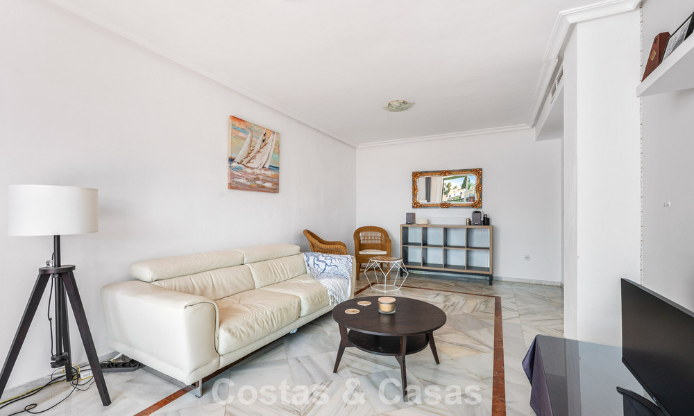Spacieux appartement à vendre à distance de marche de la plage et de Puerto Banús, Marbella 803948