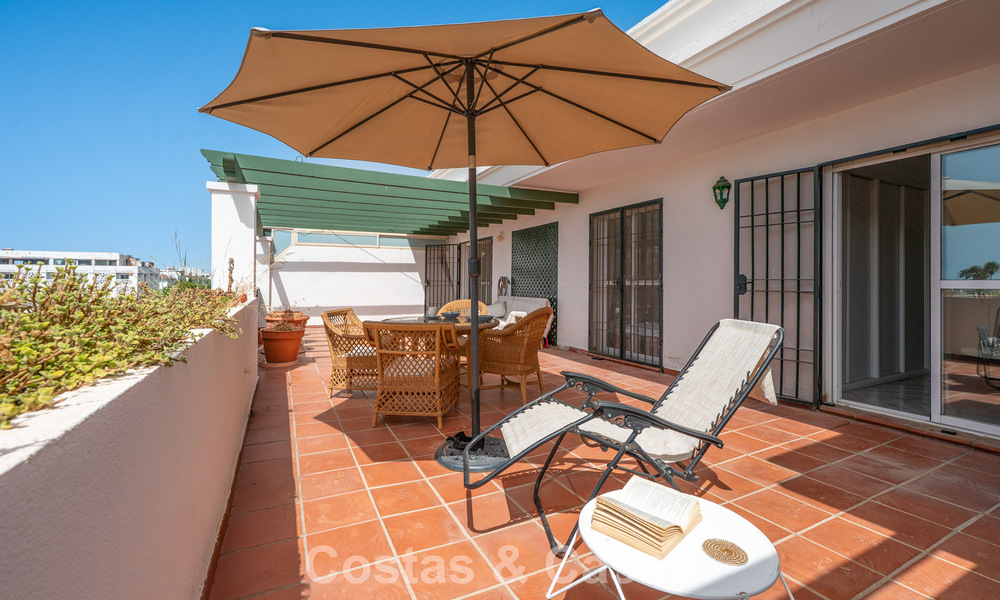 Spacieux appartement à vendre à distance de marche de la plage et de Puerto Banús, Marbella 803958