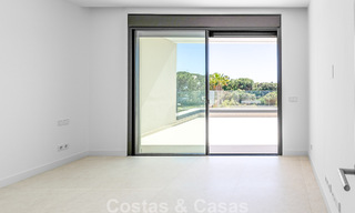 Nouvelle maison moderne à vendre à distance de marche de la plage à Elviria, à l’est du centre de Marbella 804081 