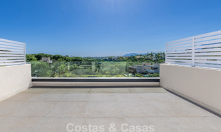 Nouvelle maison moderne à vendre à distance de marche de la plage à Elviria, à l’est du centre de Marbella 804084 