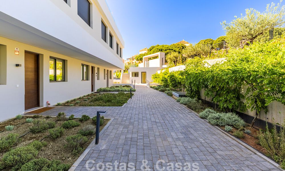 Nouvelle maison moderne à vendre à distance de marche de la plage à Elviria, à l’est du centre de Marbella 804093