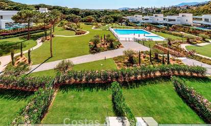 Nouvelle maison moderne à vendre à distance de marche de la plage à Elviria, à l’est du centre de Marbella 804096