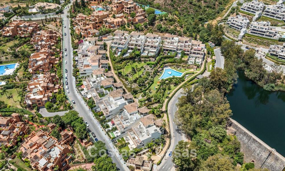 Appartement de luxe rénové avec vues panoramiques à vendre à Nueva Andalucía, Marbella 804058