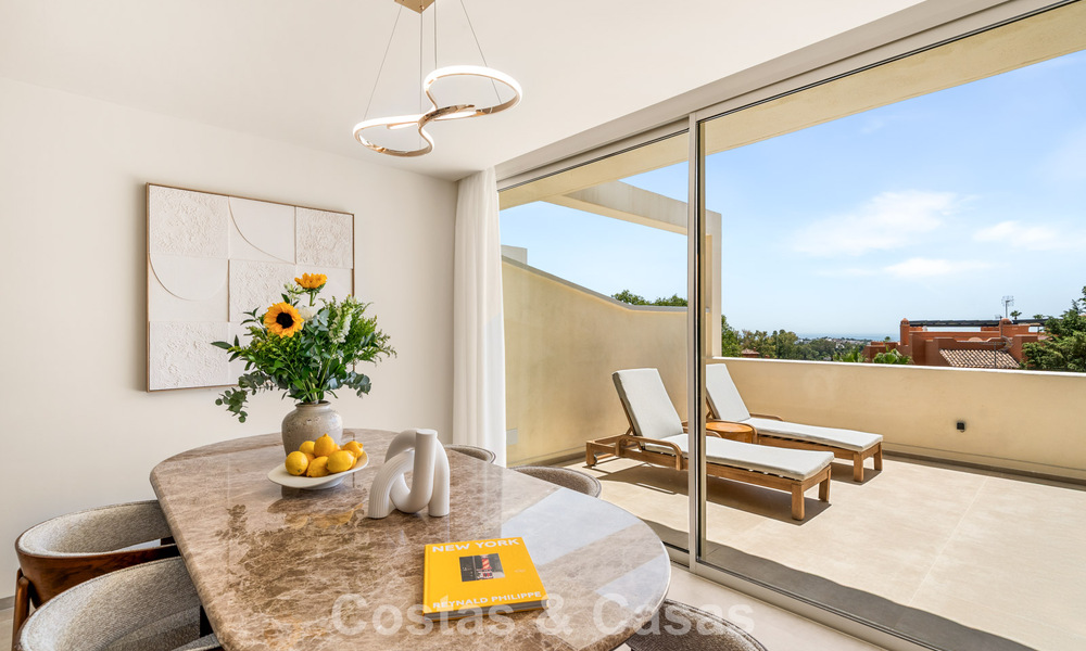 Appartement de luxe rénové avec vues panoramiques à vendre à Nueva Andalucía, Marbella 804071