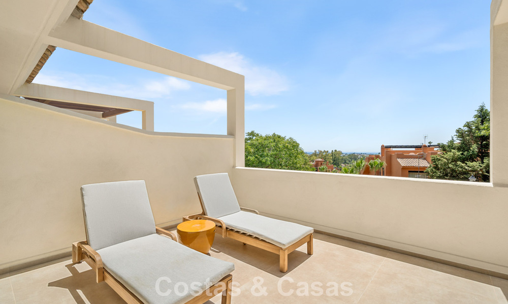 Appartement de luxe rénové avec vues panoramiques à vendre à Nueva Andalucía, Marbella 804072
