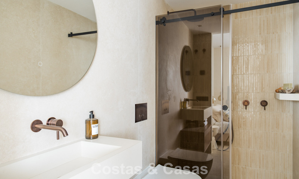 Appartement duplex avec jardin, entièrement rénové, à vendre à Nueva Andalucía, Marbella 804201