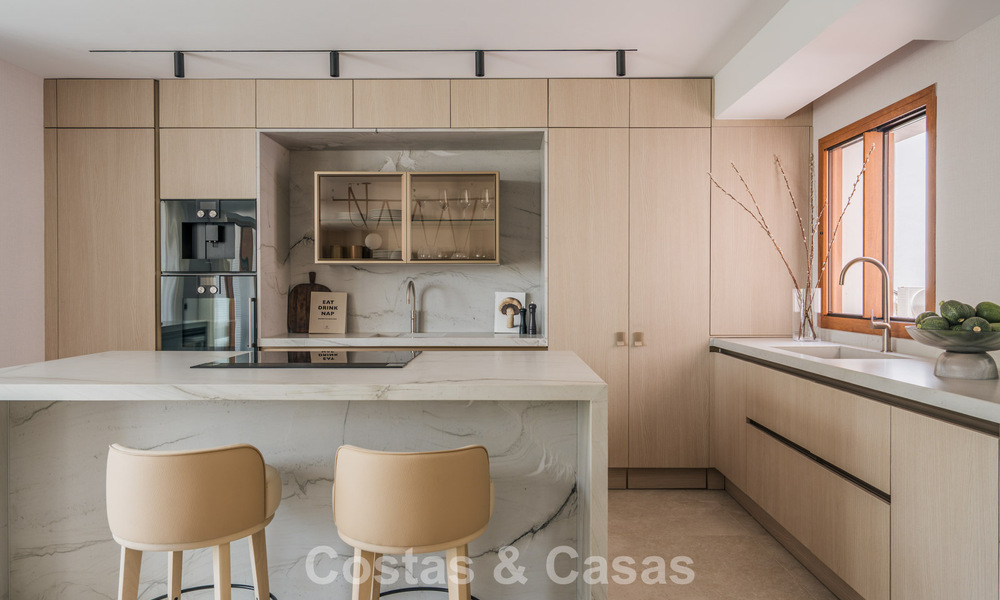 Appartement duplex avec jardin, entièrement rénové, à vendre à Nueva Andalucía, Marbella 804204