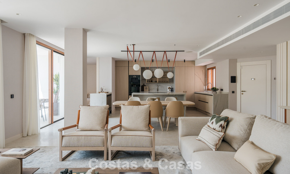 Appartement duplex avec jardin, entièrement rénové, à vendre à Nueva Andalucía, Marbella 804208