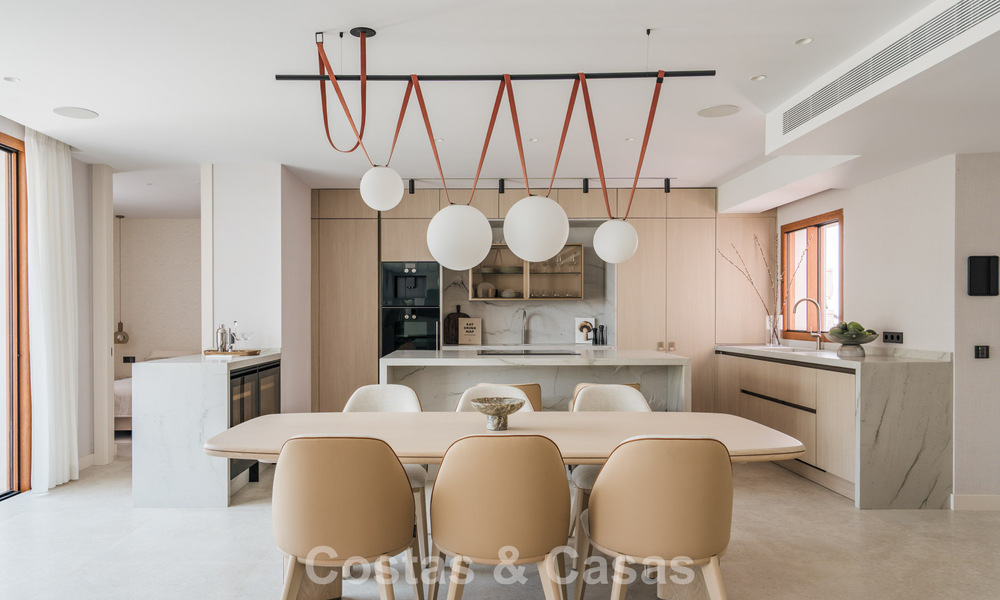 Appartement duplex avec jardin, entièrement rénové, à vendre à Nueva Andalucía, Marbella 804209