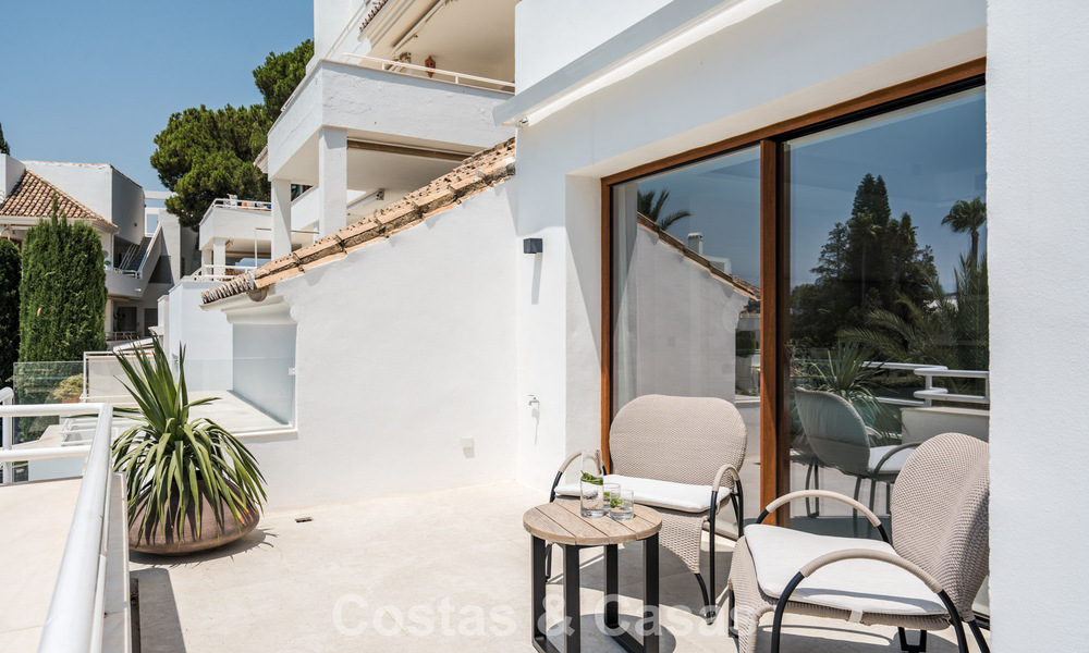 Appartement duplex avec jardin, entièrement rénové, à vendre à Nueva Andalucía, Marbella 804222