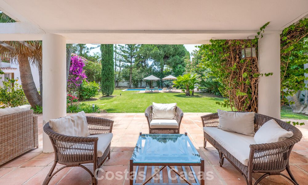Villa méditerranéenne authentique avec logement indépendant pour invités à vendre près de la plage, San Pedro Playa, Marbella 804328