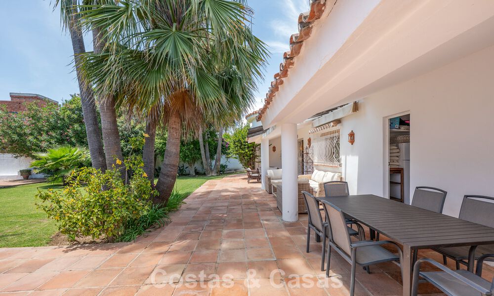 Villa méditerranéenne authentique avec logement indépendant pour invités à vendre près de la plage, San Pedro Playa, Marbella 804334