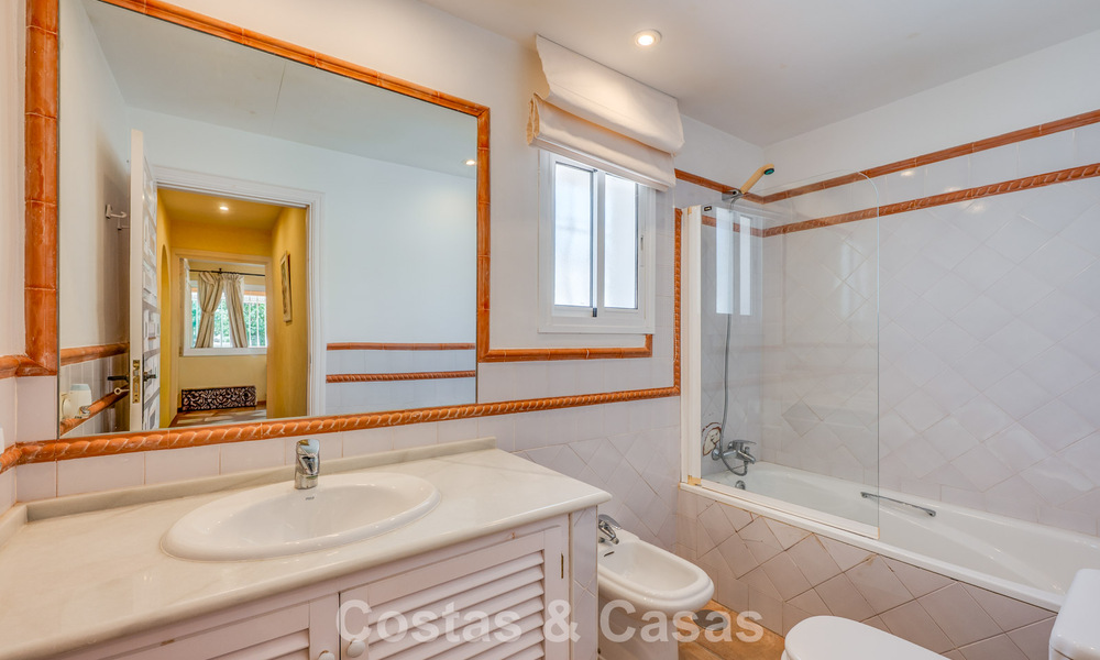 Villa méditerranéenne authentique avec logement indépendant pour invités à vendre près de la plage, San Pedro Playa, Marbella 804356