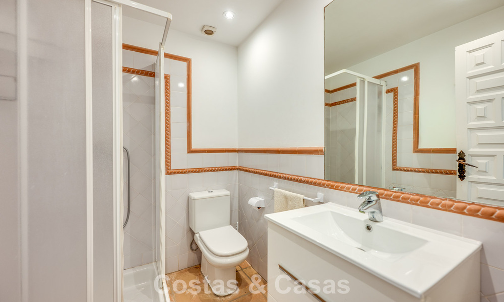 Villa méditerranéenne authentique avec logement indépendant pour invités à vendre près de la plage, San Pedro Playa, Marbella 804362