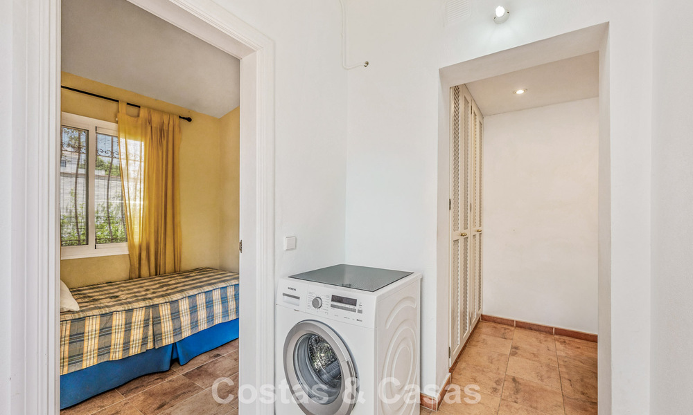 Villa méditerranéenne authentique avec logement indépendant pour invités à vendre près de la plage, San Pedro Playa, Marbella 804365