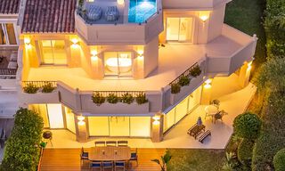 Villa mitoyenne de luxe entièrement rénovée, en première ligne de golf, à vendre à La Quinta, Marbella - Benahavís 804425 