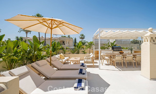Villa mitoyenne de luxe entièrement rénovée, en première ligne de golf, à vendre à La Quinta, Marbella - Benahavís 804428 