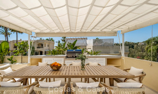Villa mitoyenne de luxe entièrement rénovée, en première ligne de golf, à vendre à La Quinta, Marbella - Benahavís 804430 