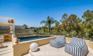 Villa mitoyenne de luxe entièrement rénovée, en première ligne de golf, à vendre à La Quinta, Marbella - Benahavís 804435 