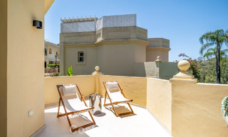 Villa mitoyenne de luxe entièrement rénovée, en première ligne de golf, à vendre à La Quinta, Marbella - Benahavís 804441 