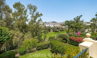 Villa mitoyenne de luxe entièrement rénovée, en première ligne de golf, à vendre à La Quinta, Marbella - Benahavís 804444 