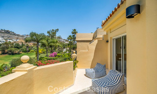Villa mitoyenne de luxe entièrement rénovée, en première ligne de golf, à vendre à La Quinta, Marbella - Benahavís 804445 
