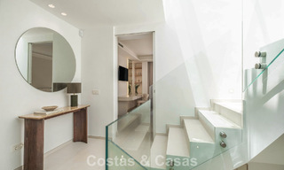 Villa mitoyenne de luxe entièrement rénovée, en première ligne de golf, à vendre à La Quinta, Marbella - Benahavís 804458 